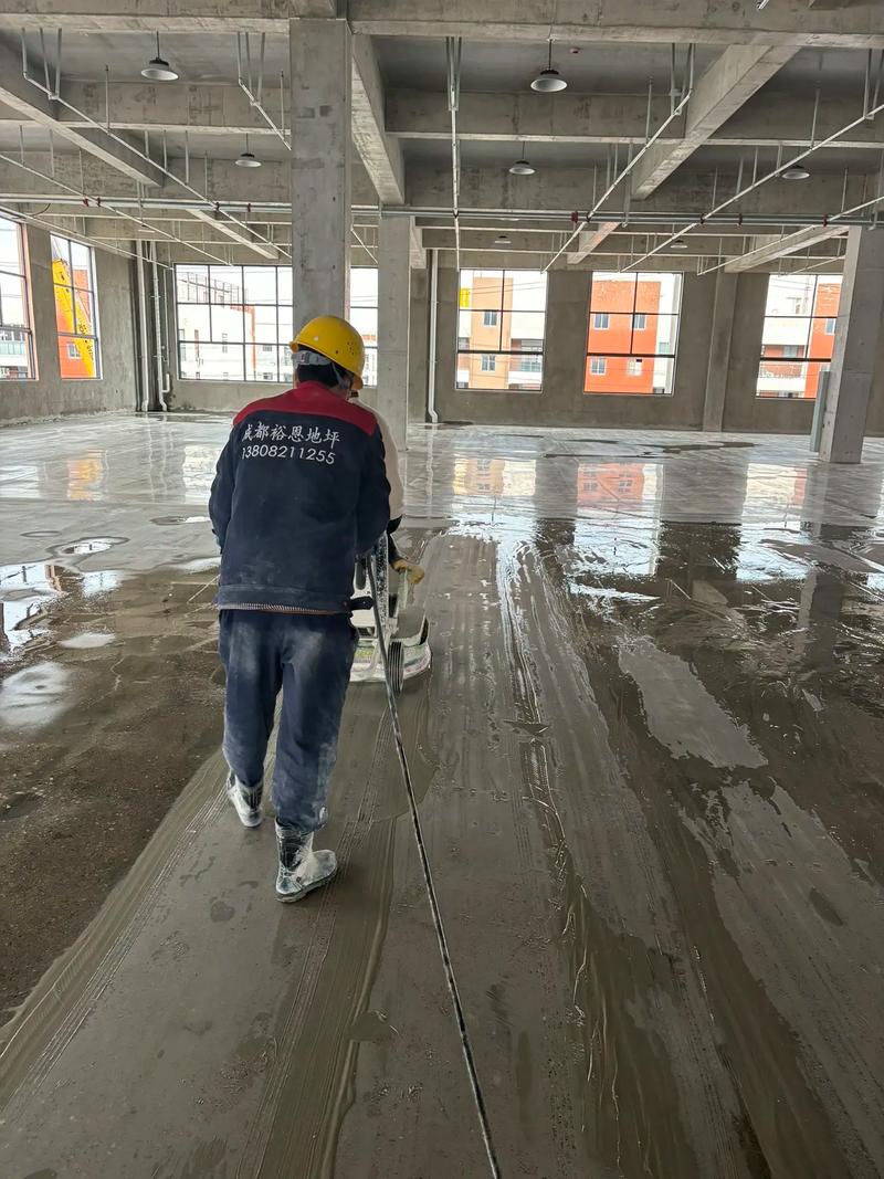 在选择地坪工程公司时，如何确保找到最适合你的那一家？本文将通过对比分析，帮助你了解不同公司的优劣势，并提供几个选择的最佳实践。