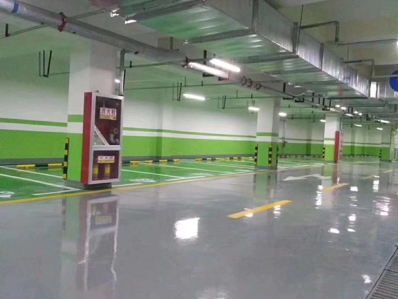 地坪施工是指在工业厂房、仓库等场所进行地面处理的技术过程，目的是为了提高地面的美观度和耐用性。今天我们就来详细解析一下地坪施工的概念及其重要性。